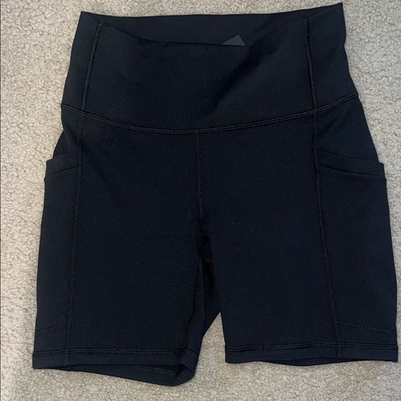 Fabletics On-The-Go PowerHold High-Waisted 6'' Short - Picture 2 of 4